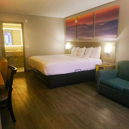 Days Inn By Wyndham Harrisonburg Esterno foto