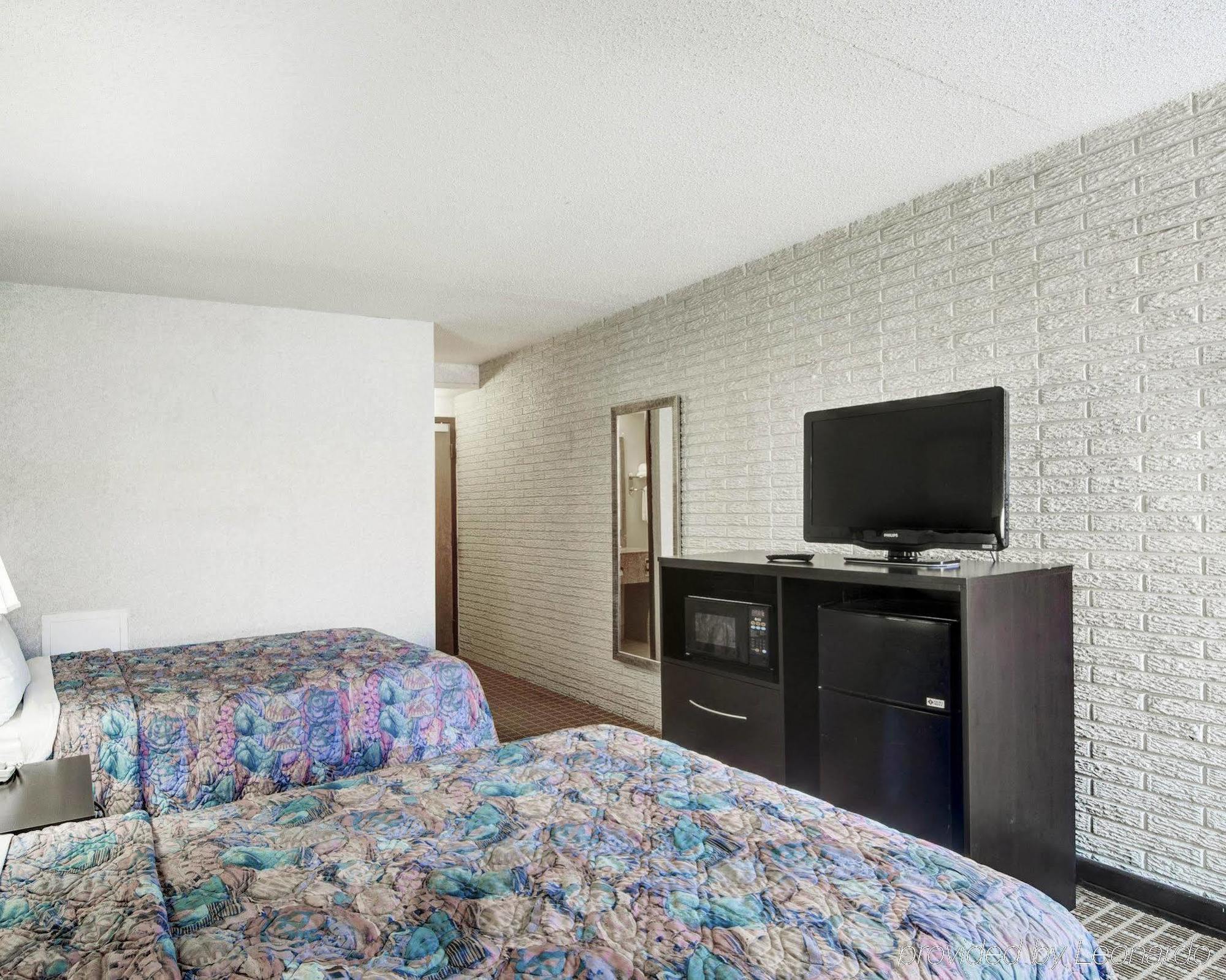 Days Inn By Wyndham Harrisonburg Esterno foto