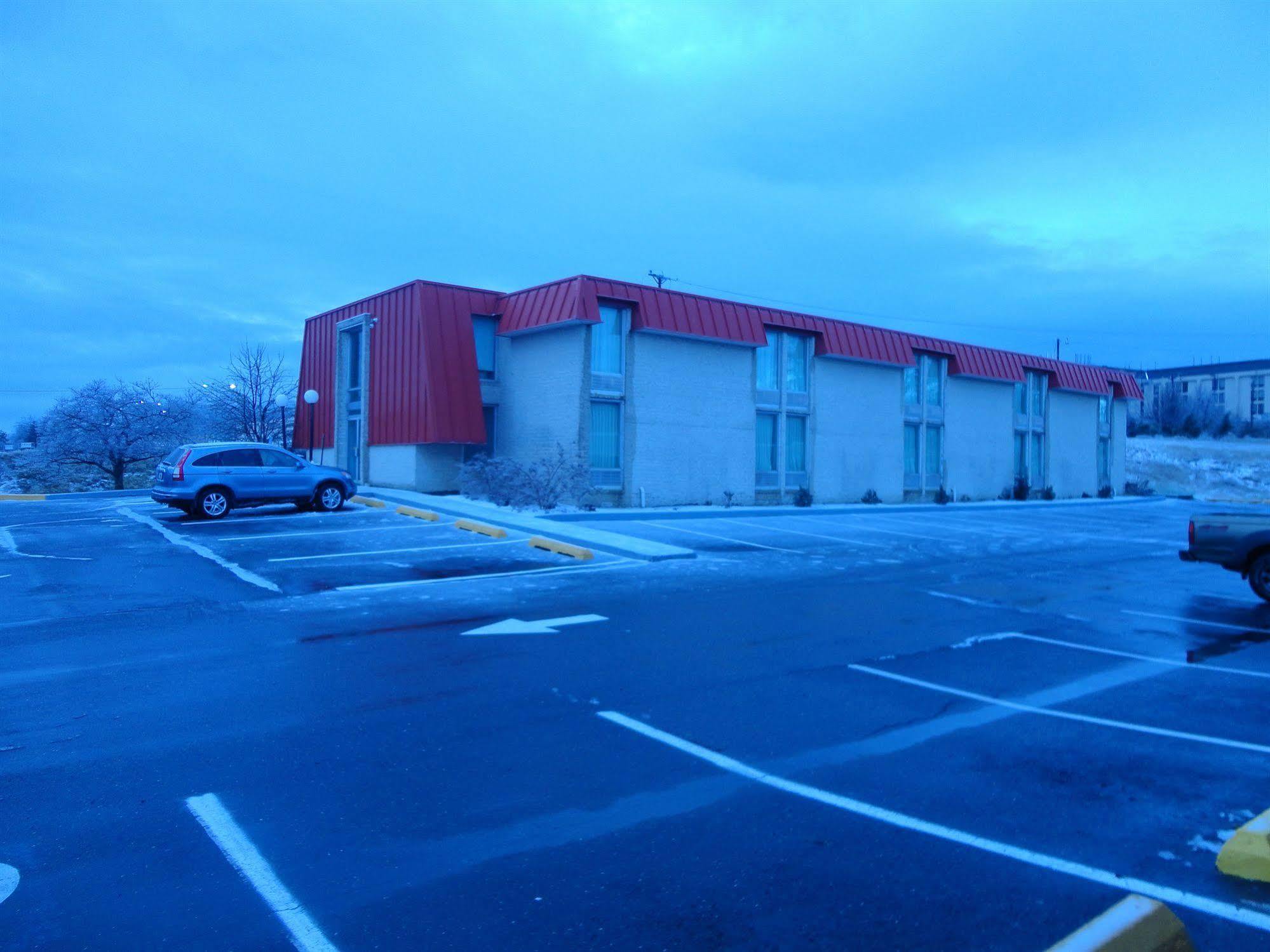 Days Inn By Wyndham Harrisonburg Esterno foto
